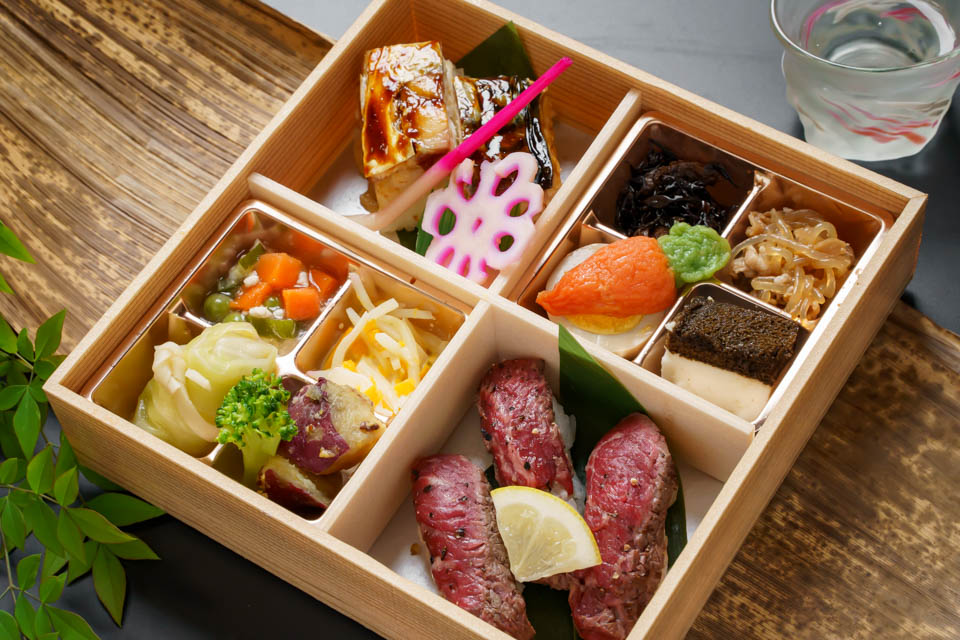 炙り黒毛和牛にぎりと焼き鯖棒寿司御膳