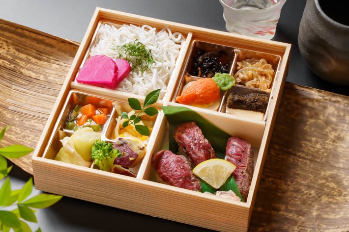 炙り黒毛和牛にぎりとしらす御膳