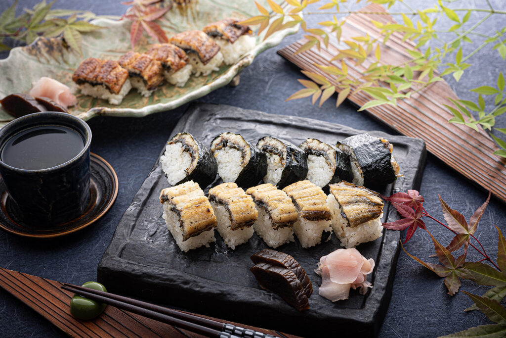 白焼き棒寿司(1本)+蒲焼き棒寿司(ハーフ)食べ比べセット<大阪産天然国産美陵鰻(みささぎうなぎ)>01