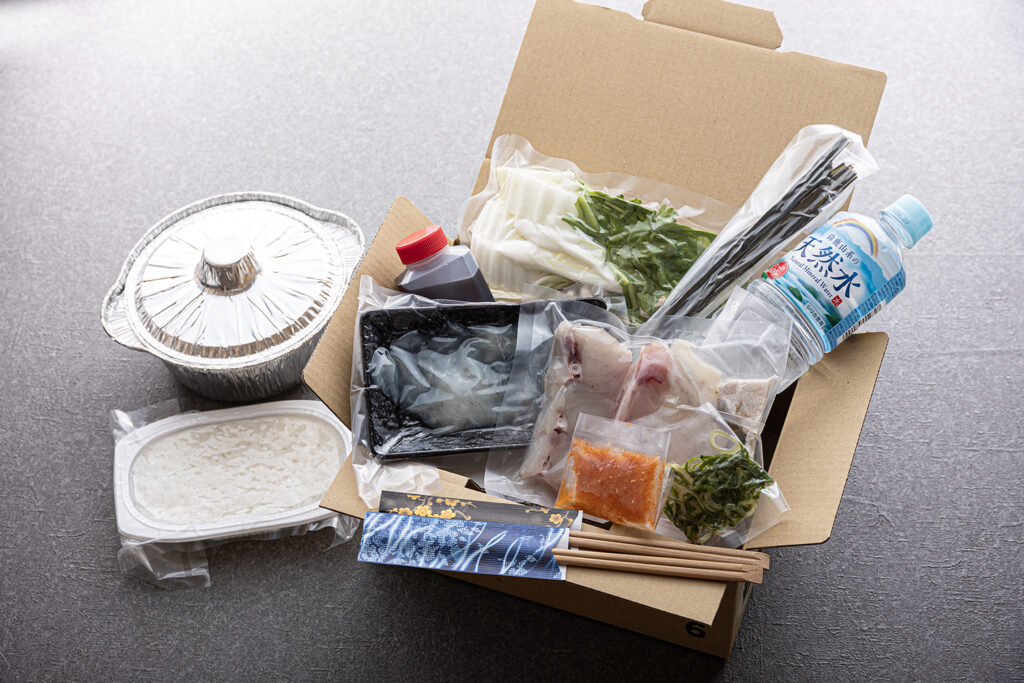 【お取り寄せ】<"幻"の「五年とらふぐ」>てっちりセット~極~(てっちり+てっさ+ふぐ塩焼き+ふぐ皮湯引き+ひれ酒用 ふぐヒレ2枚)04