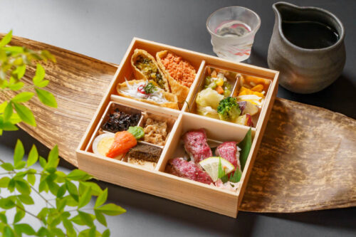 黒毛和牛炙り肉にぎりと彩り稲荷御膳
